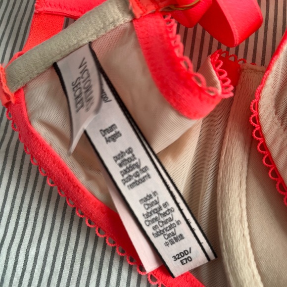 Victoria’s Secret Lace Bra BNWOT - Picture 4 of 4